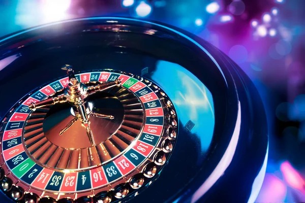 Live blackjack with professional dealer Live blackjack table with dealer